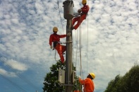 Đình chỉ công tác Phó giám đốc Công ty Điện lực Quảng Bình và Giám đốc Điện lực Đồng Hới