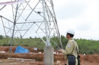 Công ty Truyền tải điện 2 dùng flycam giám sát thi công đường dây 500 kV mạch 3 