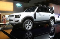 Land Rover Defender phiên bản 110 giá khởi điểm từ 3,715 tỷ đồng 