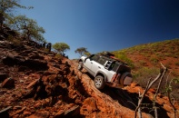Mua Rover Defender, khách hàng phải chờ 6 tháng mới được nhận xe 