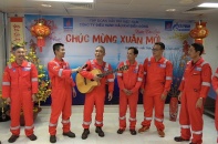 Lãnh đạo PVN động viên người lao động trên các công trình dầu khí biển 
