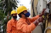 Khắp nơi bật điều hoà mát lạnh, hệ thống điện lập đỉnh 41.549 MW vào gần nửa đêm 