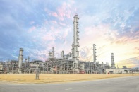 Doanh nghiệp giảm sản xuất, dân ít đi lại, Dung Quất và Nghi Sơn tồn kho lớn