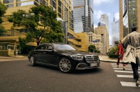 Mẫu xe S-Class thế hệ mới của Mercedes có giá bán lần lượt là 5,199 tỷ đồng và 5,749 tỷ đồng