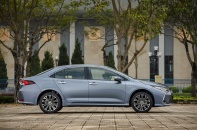 Corolla Altis 2022: Thêm phiên bản hybird sạc điện 