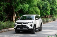 Toyota Fortuner 2022 thêm một số tiện nghi và tính năng an toàn 