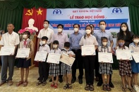 9 học bổng trị giá 400 triệu đồng dành cho con nạn nhân tai nạn giao thông 
