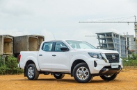 Nissan Navara EL 2WD động cơ 2.3 Twin Turbo nhập nguyên chiếc từ Thái Lan