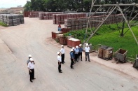 "Lính" truyền tải căng mắt phát hiện nguy cơ đường dây mất an toàn giữa nắng gắt