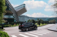 Lexus LM hoàn toàn mới giá từ 7,29 tỷ đồng với khoang hạng nhất di động