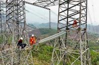 Củng cố đường dây 500 kV Thăng Long - Quảng Ninh trước cao điểm nắng nóng 2025
