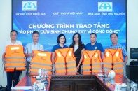 Quỹ Toyota Việt Nam lần đầu tiên trao tặng trao tặng áo phao cứu sinh 