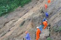 Truyền tải điện Quảng Ngãi phòng chống sạt lở do mưa lớn, bảo đảm vận hành thông suốt