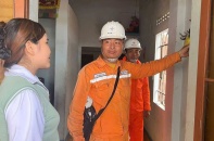 EVNCPC đảm bảo “khôi phục nhà đến đâu, điện có tới đó”