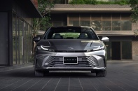 Toyota giảm 140 triệu đồng cho Camry Hybrid bản Premium