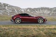 Ferrari 12Cilindri Manuale: Trải nghiệm lái số sàn chân thực