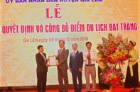 Làng nghề gốm sứ xã Bát Tràng được công nhận là "điểm du lịch" của Hà Nội
