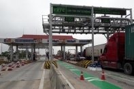 Bắt đầu xử phạt xe không dán thẻ cố tình đi vào làn thu phí không dừng