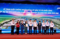 Quảng Ninh trao giấy chứng nhận đầu tư cho 2 dự án hơn 2.700 tỷ đồng