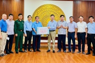 Hải Phòng trao 40 tỷ đồng cùng nhu yếu phẩm, thuốc men hỗ trợ người dân Đắk Lắk