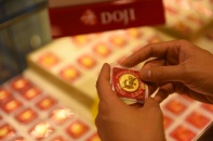 Giá vàng 5/5 neo cao quanh ngưỡng 48,4 triệu đồng/lượng