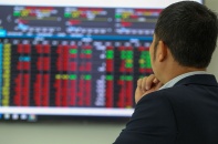 Chứng khoán gặp phen thử lửa, Techcombank ngược dòng giữ đà tăng
