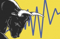 Cổ phiếu chứng khoán dậy sóng, VCB, FPT bứt phá, VN-Index tiến gần đỉnh cũ