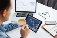 Khối ngoại liên tục mua ròng, cổ phiếu bất động sản kéo VN - Index tăng điểm