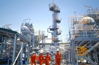 Chứng khoán qua tuần "bão" tin tức, nhóm dầu khí, phân bón toả sáng