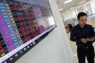 Dòng tiền vẫn dè dặt, cổ phiếu ngân hàng, bất động sản kéo VN-Index quay đầu giảm 