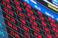 Loạt cổ phiếu lớn lao dốc, VN-Index giảm hơn 16 điểm