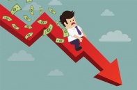 Bán tháo giữa “bão” tin đồn 