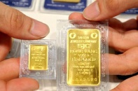 Quay đầu giảm nhẹ, giá vàng rời mốc 2.000 USD/ounce