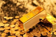 Vàng bất ngờ vọt tăng, tiến sát mức đỉnh 13 tháng
