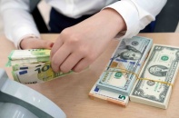 Tỷ giá trung tâm giảm về mức thấp nhất trong 4 tuần