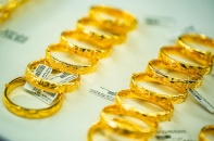 Vàng nhẫn “tuột” mốc 76 triệu đồng/lượng