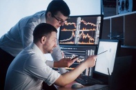 VN-Index lấy lại mốc 1.270 điểm bất chấp áp lực bán ròng chưa dứt của khối ngoại