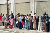 Người dân thức trắng đêm để nộp hồ sơ nhà ở xã hội; TP.HCM tiếp tục gỡ vướng cho 29 dự án bất động sản