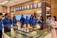 Tuổi trẻ Bộ Tài chính tìm hiểu lịch sử Quốc hội trước thềm bầu cử