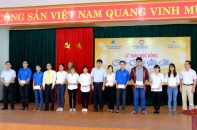 Đà Nẵng: Chương trình học bổng “Chắp cánh ước mơ” đến với các em sinh viên nghèo 