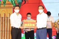 Nhựa Tiền Phong ủng hộ 3 tỷ đồng vào Quỹ "Hỗ trợ mua vắc-xin phòng, chống dịch Covid-19"