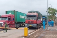 Lượng lớn hàng hoá xuất nhập khẩu qua Cửa khẩu Móng Cái ngày đầu năm mới 2023