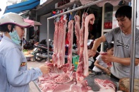Thịt lợn “đội giá”  hơn 43% do phải đi qua 2 đến 5 khâu trung gian