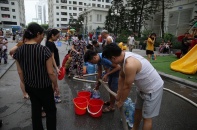 Nước sạch sông Đà xin lỗi người dân, cho biết sẽ bồi thường khách hàng