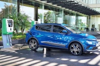 Chính phủ muốn giảm thuế tiêu thụ đặc biệt cho ô tô điện