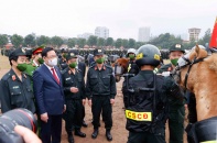 Chủ tịch Quốc hội thăm và chúc tết lực lượng Cảnh sát cơ động   