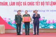 Chủ tịch Quốc hội Vương Đình Huệ thăm và chúc Tết Bộ Tư lệnh Thủ đô Hà Nội
