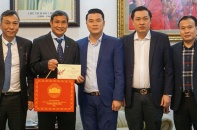 Chủ tịch Quốc hội Vương Đình Huệ chúc mừng thành tích của đội tuyển bóng đá nữ