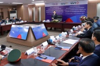 Chủ tịch Quốc hội Vương Đình Huệ thăm Ngân hàng liên doanh Lào - Việt 