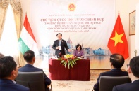 Chủ tịch Quốc hội Vương Đình Huệ gặp mặt cộng đồng người Việt Nam tại Hungary